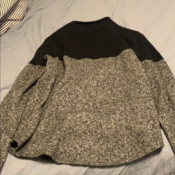 Old navy sweater - Picture 2 of 2